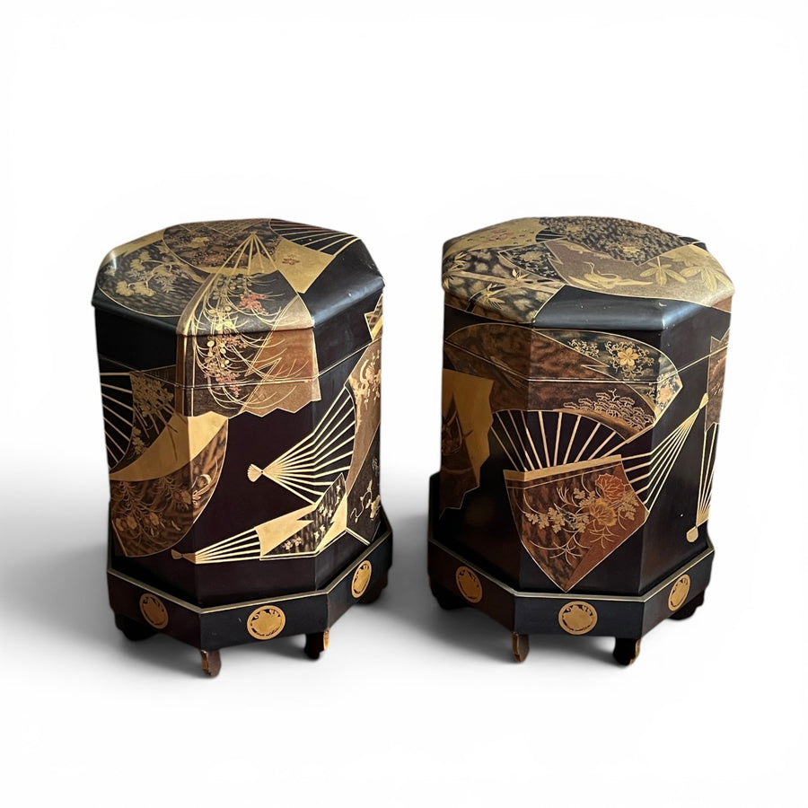 Paire de kaioke à décor d’éventails, kamon de la famille Ichijō, Japon époque Edo
