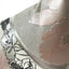 Détail du tissage Nishijin argenté avec pivoine rose et textures métalliques contrastées