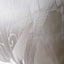 Detail du tissage en soie Nishijin a decor de palmes et de nuages ton sur ton