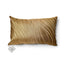 Revers du coussin en soie avec décor d’ondes dorées