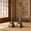 Mise en situation de la paire de shokudai japonais Gingetsu dans un intérieur japonais sobre